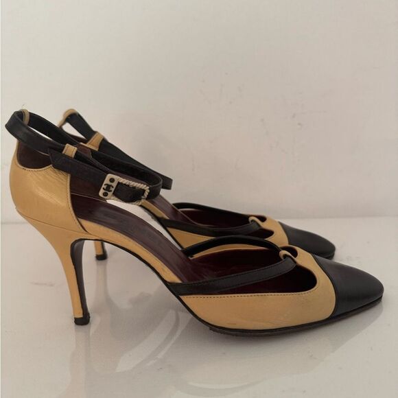 Chanel Beige & Black Captoe Vintage Y2K Mary Jane CC Buckle Pin Up Heels Pumps - Picture 11 of 11